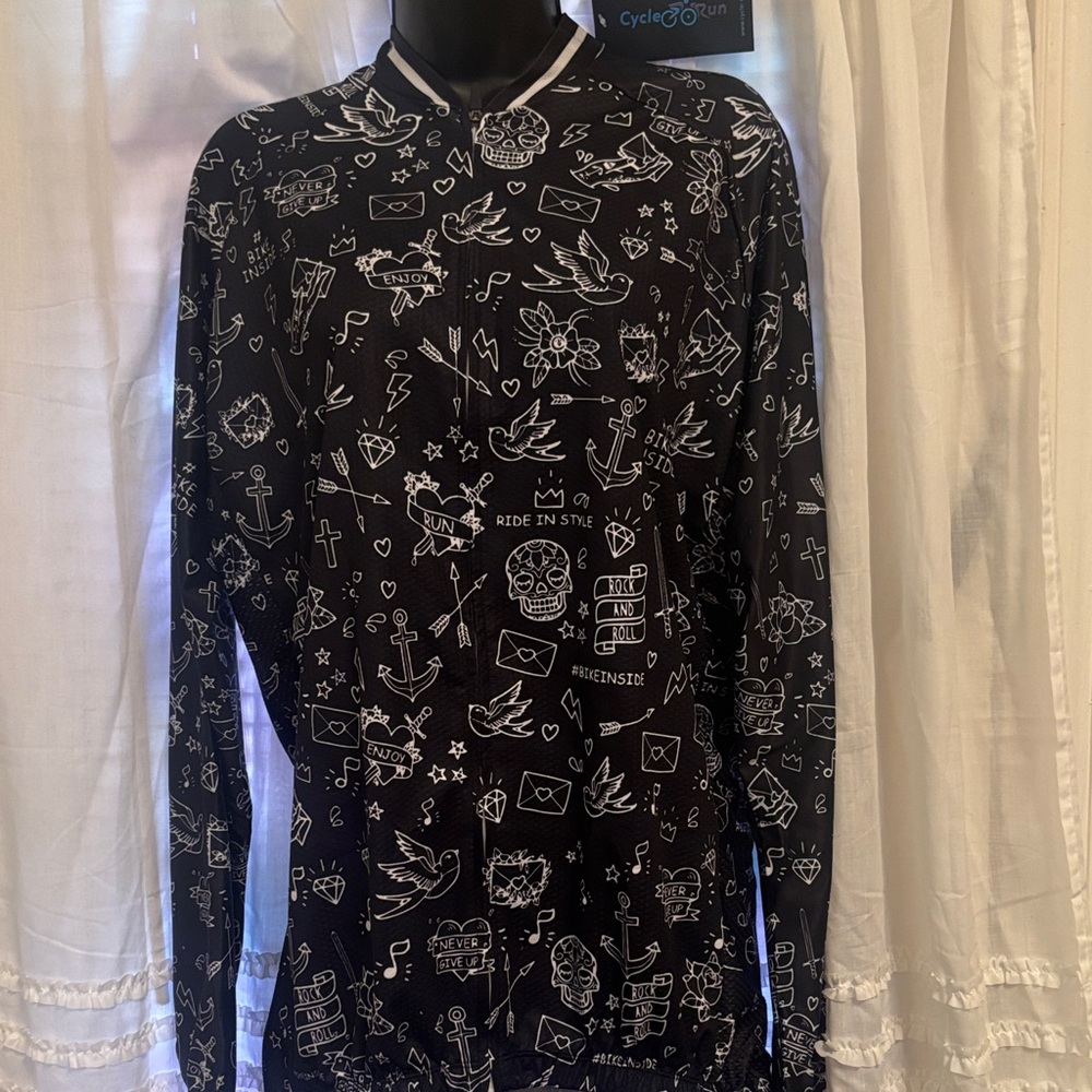 Black and White Graphic Long Sleeve cycle run top.